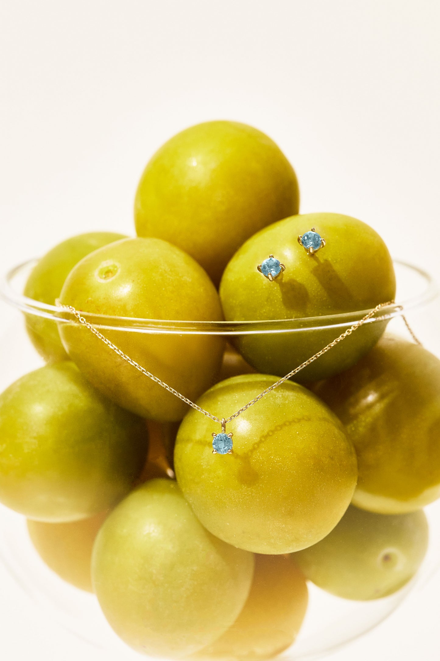 Kette aus 18K Gold mit hellblauem Topas