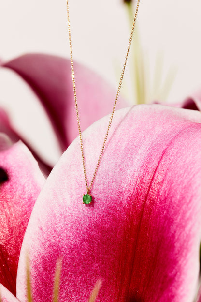 Kette aus 18K Gold mit einem Smaragd