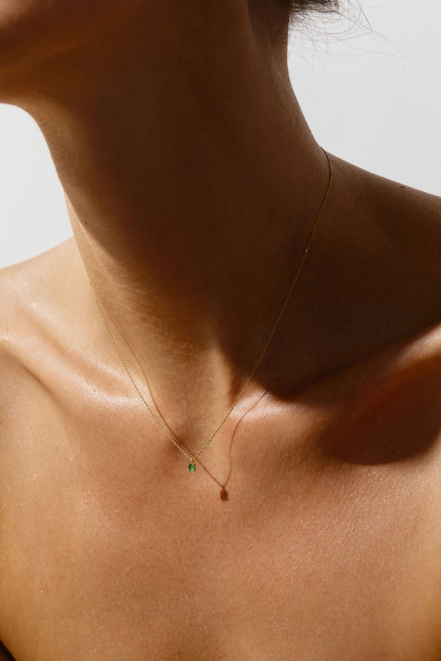 Kette aus 18K Gold mit einem Smaragd