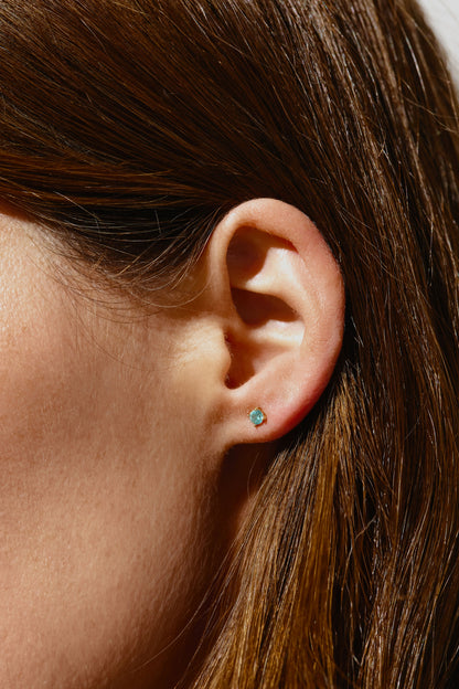 Ohrstecker mit hellblauen Topasen aus 18 K Gold