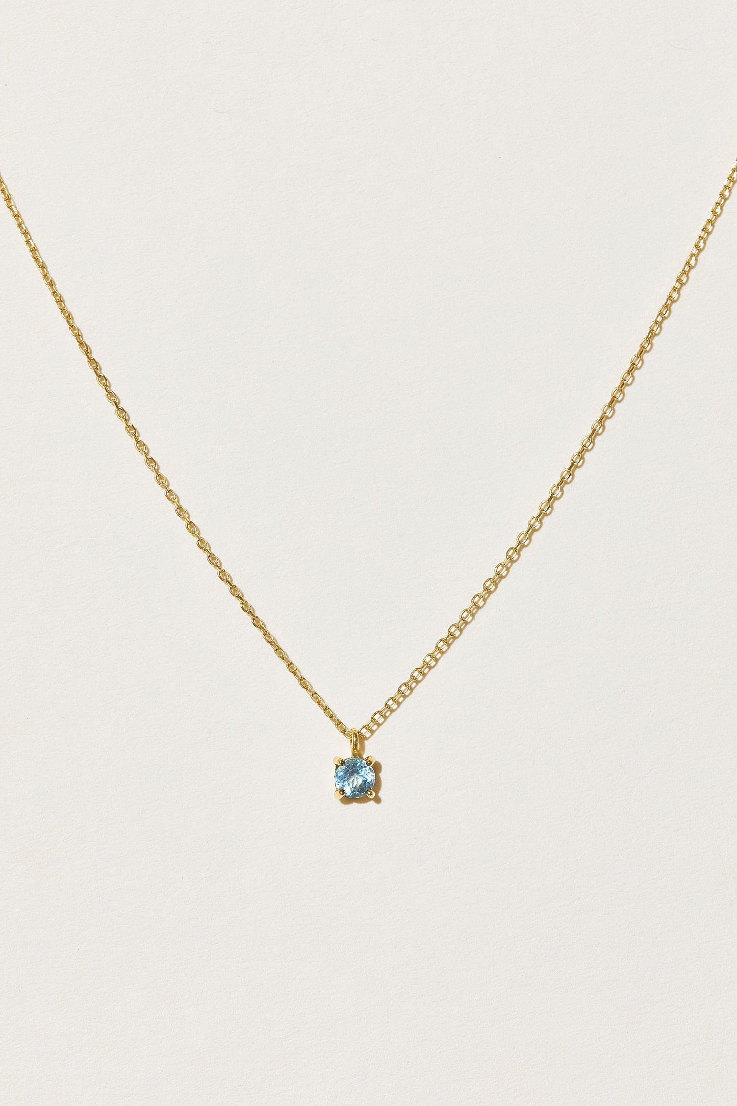 Kette aus 18K Gold mit hellblauem Topas