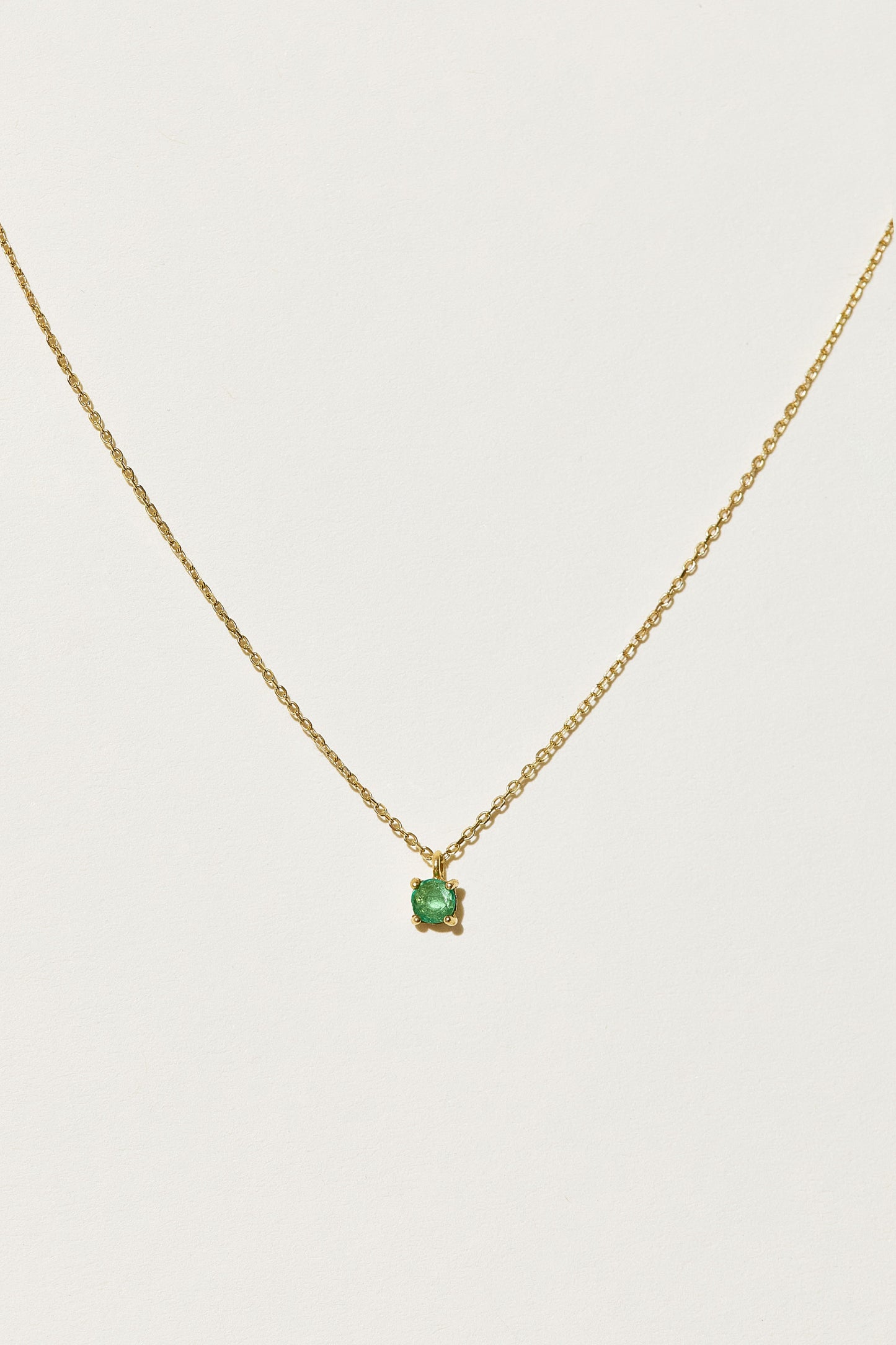 Kette aus 18K Gold mit einem Smaragd